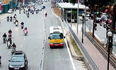 Hà Nội thí điểm cho xe buýt thường chạy vào làn BRT