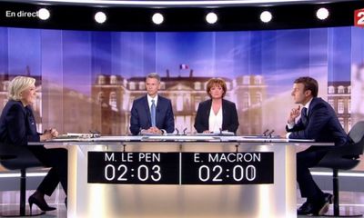 Bầu cử tổng thống Pháp: Bà Le Pen cố lấn lướt, ông Macron xoáy vào chính sách mập mờ