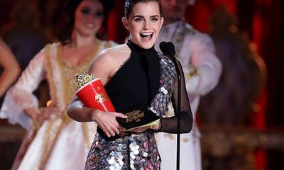 Emma Watson nhận giải thưởng phi giới tính đầu tiên tại MTV Movie & TV Awards 2017