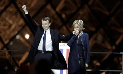 Tổng thống Pháp lên tiếng về tin đồn “đồng tính, không yêu vợ”
