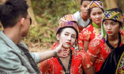 Độc đáo bộ ảnh kỷ yếu lên án nạn buôn bán phụ nữ của học sinh 12 ở Nghệ An