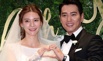 Joo Sang Wook và Cha Ye Ryun rạng rỡ hạnh phúc trong ngày cưới