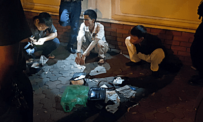 Hà Nội: 141 bắt giữ hai đối tượng giấu heroin trong gói thuốc lào