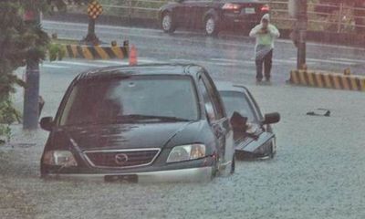 Người dân Đài Loan chật vật đối mặt với ngập úng khắp nơi bởi trận mưa lớn kỷ lục trong 17 năm qua