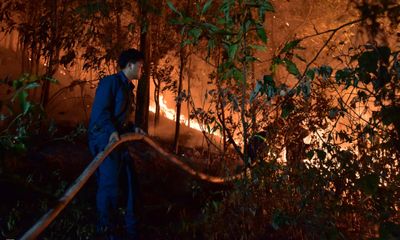 Hơn 2000 người trắng đêm khống chế vụ cháy rừng 