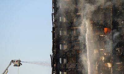 Cư dân tháp 27 tầng bốc cháy tại London: 'Không có báo động khi hỏa hoạn'