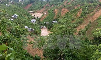 Mưa lớn gây lở đất chôn vùi hàng trăm người ở Bangladesh