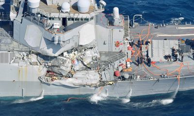Phát hiện thi thể thủy thủ mất tích trong tàu khu trục Mỹ bị tàu hàng đâm trúng