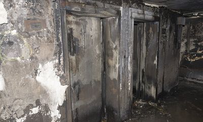 Hình ảnh các vật dụng bên trong tòa chung cư ở London biến dạng, cháy đen thành tro