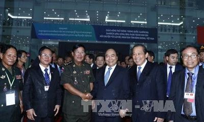Thủ tướng Nguyễn Xuân Phúc và Thủ tướng Campuchia Hun Sen gặp gỡ nhân dân Bình Dương