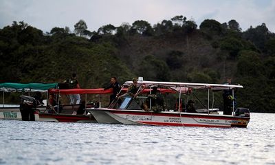 Video hiện trường chìm tàu du lịch chở 170 người tại Colombia