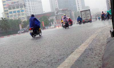 Dự báo thời tiết ngày 28/6: Hà Nội bắt đầu đợt mưa lớn, đề phòng gió giật mạnh