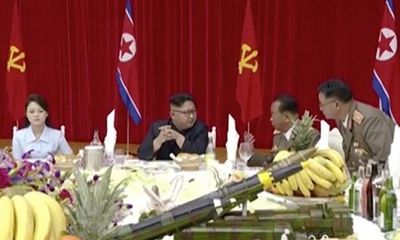 Vợ chủ tịch Kim Jong-un bất ngờ xuất hiện bên cạnh chồng sau 4 tháng “ở ẩn”
