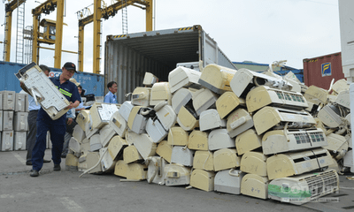 Phát hiện gần chục container chứa hàng cấm nhập vào Việt Nam