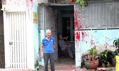 Nhà cụ ông 85 tuổi nhiều lần bị tấn công bằng sơn, mắm tôm