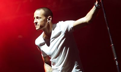 Ca sĩ chính của nhóm nhạc nổi tiếng Linkin Park tự tử
