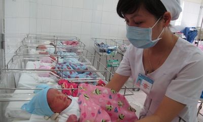 Bí thư thành ủy Nguyễn Thiện Nhân khuyến khích phụ nữ sinh đủ 2 con