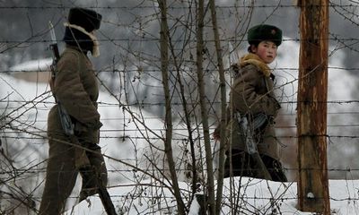 Trung Quốc an ninh sát Triều Tiên, đào hầm cho dân thường