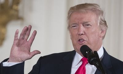 Tân Hoa Xã cảnh báo ông Trump không nên “đâm sau lưng Trung Quốc”