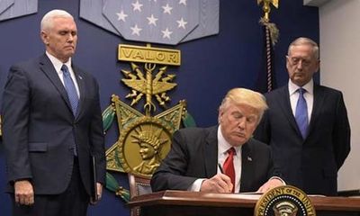 Tổng thống Trump ký lệnh trừng phạt Nga
