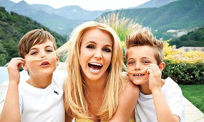 Britney Spears: Hành trình từ nữ ca sĩ nổi loạn bị tước quyền nuôi con đến người mẹ vì con mà thay đổi