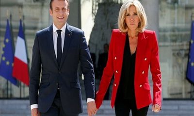 Gần 200.000 người Pháp phản đối ông Macron trao chức danh 