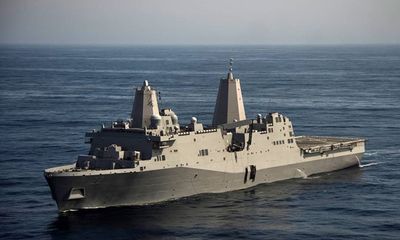 Tàu chiến đổ bộ hải quân Mỹ cập cảng Cam Ranh