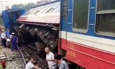 Khẩn trương sửa chữa sau vụ 2 tàu trật bánh khỏi đường ray tại ga Yên Viên