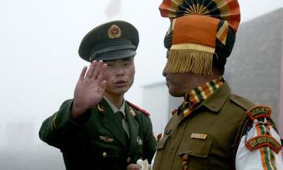 Lính Trung Quốc và Ấn Độ trút 'mưa' nắm đấm và gạch đá vào nhau
