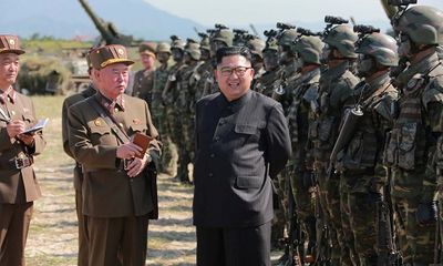 Ông Kim Jong-un quan sát quân đội tấn công giả định Hàn Quốc