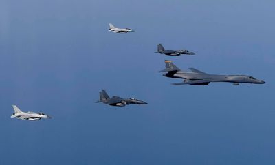 Máy bay ném bom Mỹ lượn lờ trên bán đảo Triều Tiên