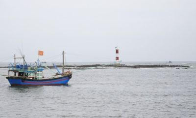 Bão số 10 làm 1 tàu chìm, 2 tàu mất liên lạc trên biển Quảng Ngãi
