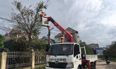 Khoảng 160.000 hộ dân miền Trung bị ảnh hưởng do bão số 10 chưa có điện