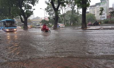 Dự báo thời tiết ngày 29/9: Hà Nội mưa cả ngày, Sài Gòn đề phòng tố, lốc