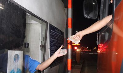 Tài xế tiếp tục dùng tiền lẻ mua vé, BOT tuyến tránh Biên Hòa quyết không xả trạm