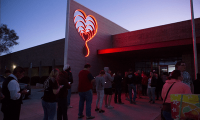 Dân Mỹ xếp hàng cả đêm chờ hiến máu cứu nạn nhân vụ xả súng ở Las Vegas