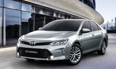 Toyota Camry 2017 về đến Việt Nam, giá dưới 1 tỷ đồng