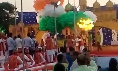 Video: Nổ bóng bay giữa lễ kỷ niệm ở Ấn Độ, 15 người phải cấp cứu