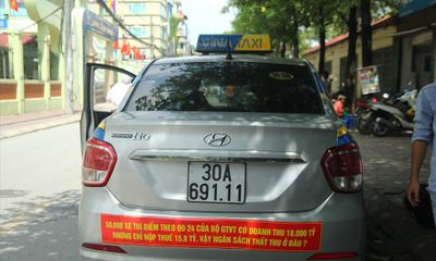 Hiệp hội Vận tải Hà Nội đề xuất bỏ biển cấm taxi để công bằng với Uber, Grab