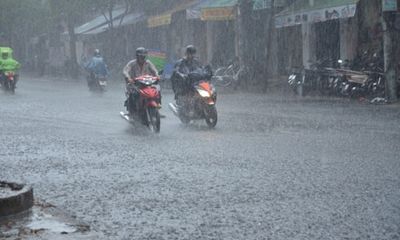 Vùng áp thấp cách đảo Song Tử Tây khoảng 360km, cảnh báo mưa lớn ở Trung Bộ