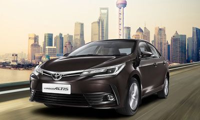 Xe “hot” Toyota Altis giảm mạnh về mốc 600 triệu đồng