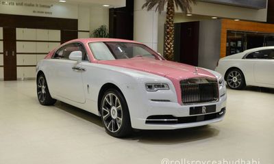 Ngắm Rolls-Royce Wraith phiên bản Barbie hồng “độc nhất vô nhị“ ở Abu Dhabi