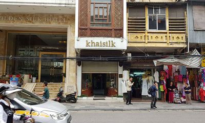 Kiểm tra, thu giữ hàng hóa của Khaisilk sau lùm xùm bán khăn “made in China”