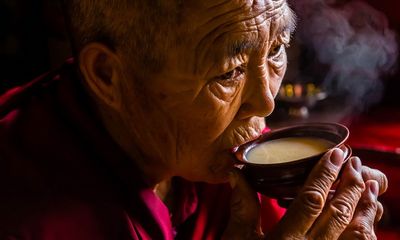 Ngành trà năm nghìn năm tuổi của châu Á ra sao khi người trẻ đua nhau uống cafe?