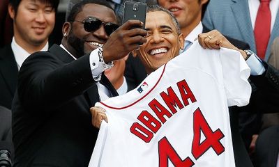 Ông Obama bất ngờ tiết lộ không thích chụp ảnh “tự sướng”