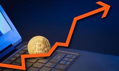 Bitcoin lần đầu tiên vượt mốc 7.000 USD