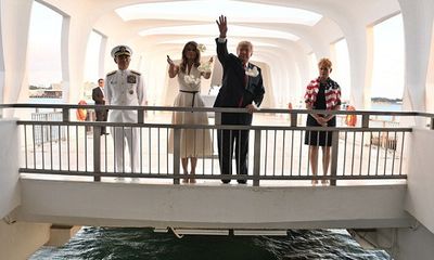 Trước chuyến công du châu Á, Tổng thống Trump đặt vòng hoa tưởng niệm tại Trân Châu Cảng
