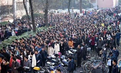 1.200 người Trung Quốc dự thi giành một suất 'công chức quèn'