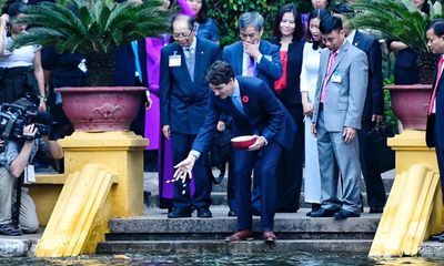 Thủ tướng Canada Justin Trudeau thăm Nhà sàn Bác Hồ