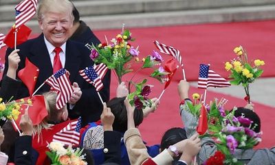 Tổng thống Trump cảm thấy “ấm áp” vì Trung Quốc trải thảm đỏ, bắn đại bác